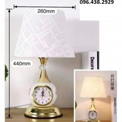Đèn để bàn cổ điển gốm sứ gắn đồng hồ chụp vải cao cấp trang trí phòng ngủ phong cách Châu Âu TL-DB-YN702