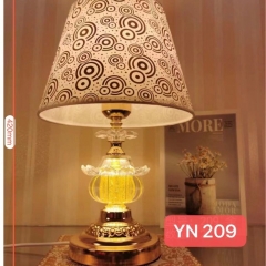 Đèn để bàn phòng ngủ LED E27 chụp vải họa tiết cao cấp trang trí phong cách Bắc Âu cổ điển TL-DB-YN209