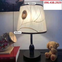 Đèn để bàn phòng ngủ LED E27 chụp vải thêu hoa văn cao cấp chiếu sáng đầu giường phong cách tối giản Bắc Âu hiện đại TL-DB-YN5916