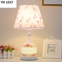 Đèn để bàn phòng ngủ LED E27 hoa văn cao cấp chiếu sáng trang trí phong cách Bắc Âu hiện đại TL-DB-YN1037
